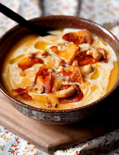 Exeemple de soupe : velouté de patate douce au lait de coco et aux épices. Source : http://www.gourmandiseries.fr