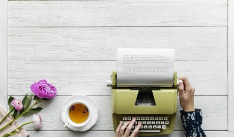Machine à écrire et thé